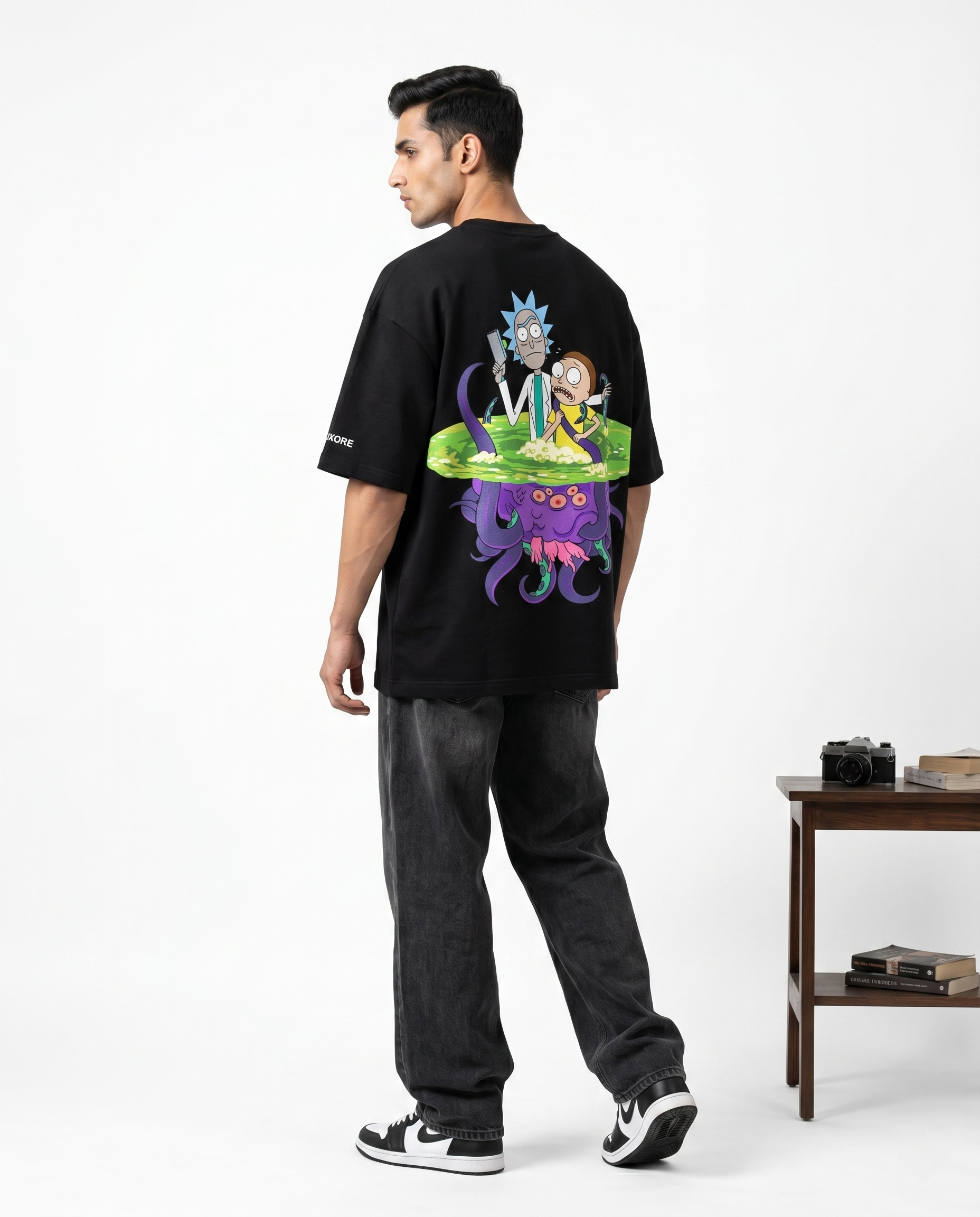 LUXORÉ RICK & MORTY LET'S FIGHT GRAPHIC PRINTED TEE