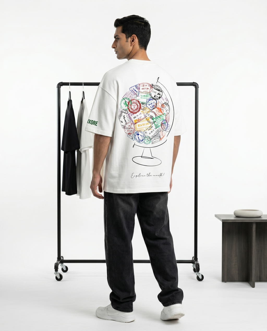 LUXORÉ THE WORLD FULL OF STAMPS GRAPHIC PRINTED TEE