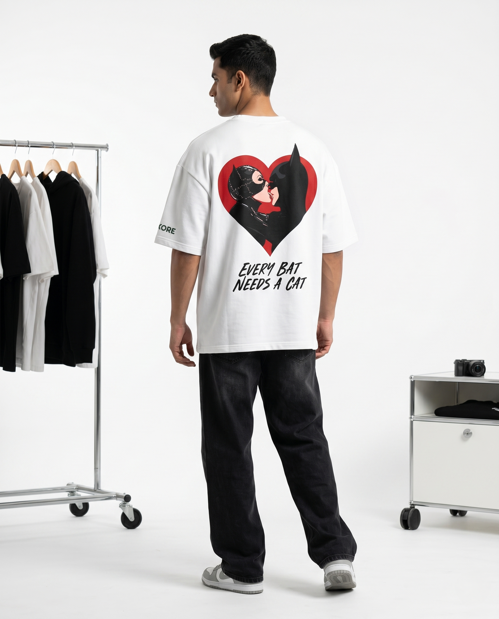 LUXORÉ EVERY BAT NEED A CAT GRAPHIC PRINTED TEE