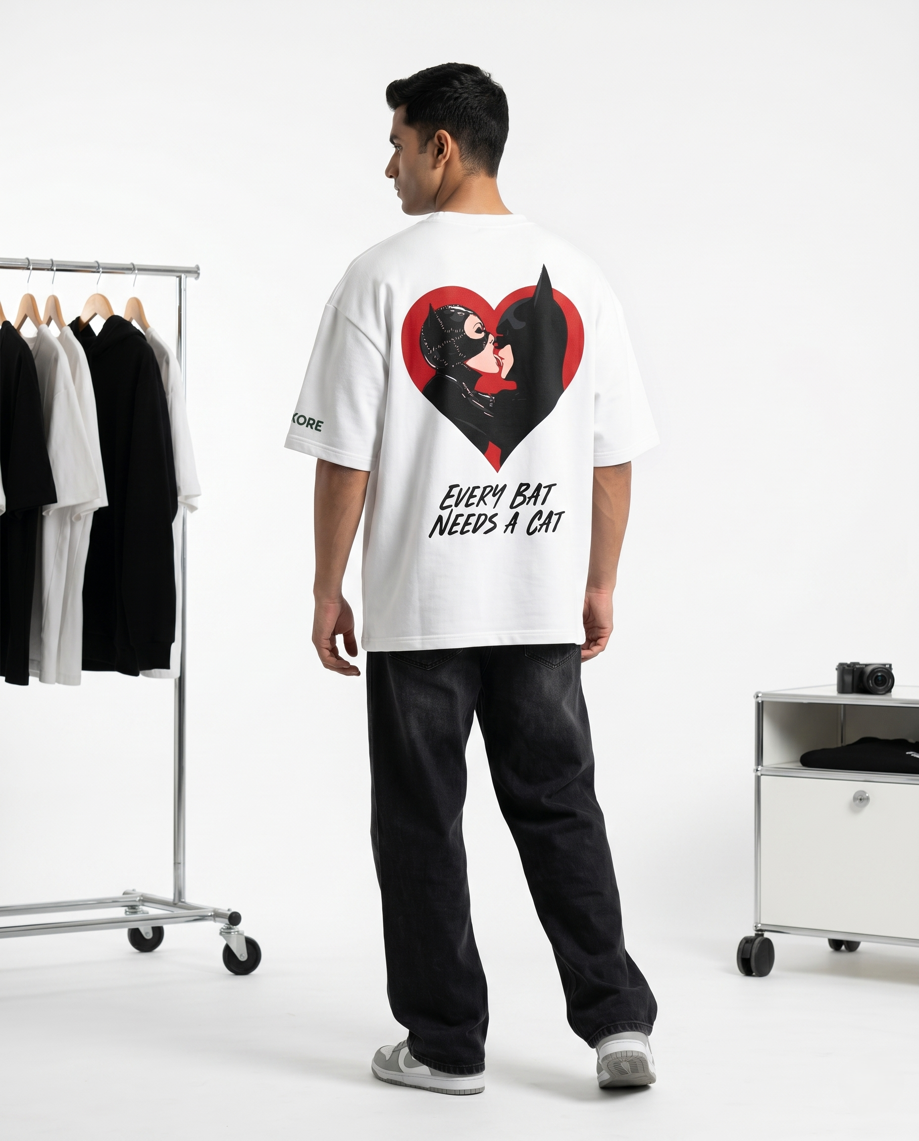 LUXORÉ EVERY BAT NEED A CAT GRAPHIC PRINTED TEE