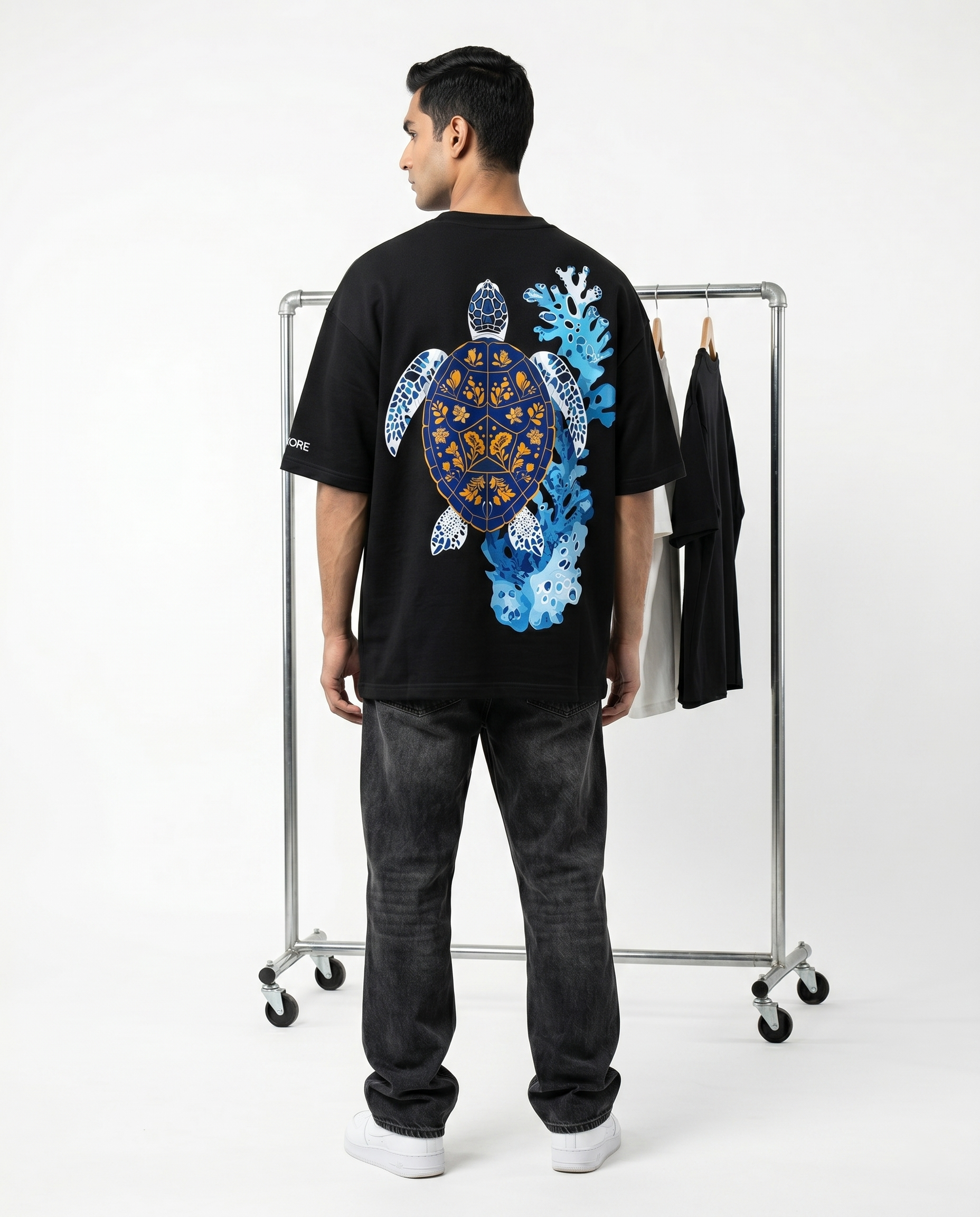 LUXORÉ TURTLE GRAPHIC PRINTED TEE