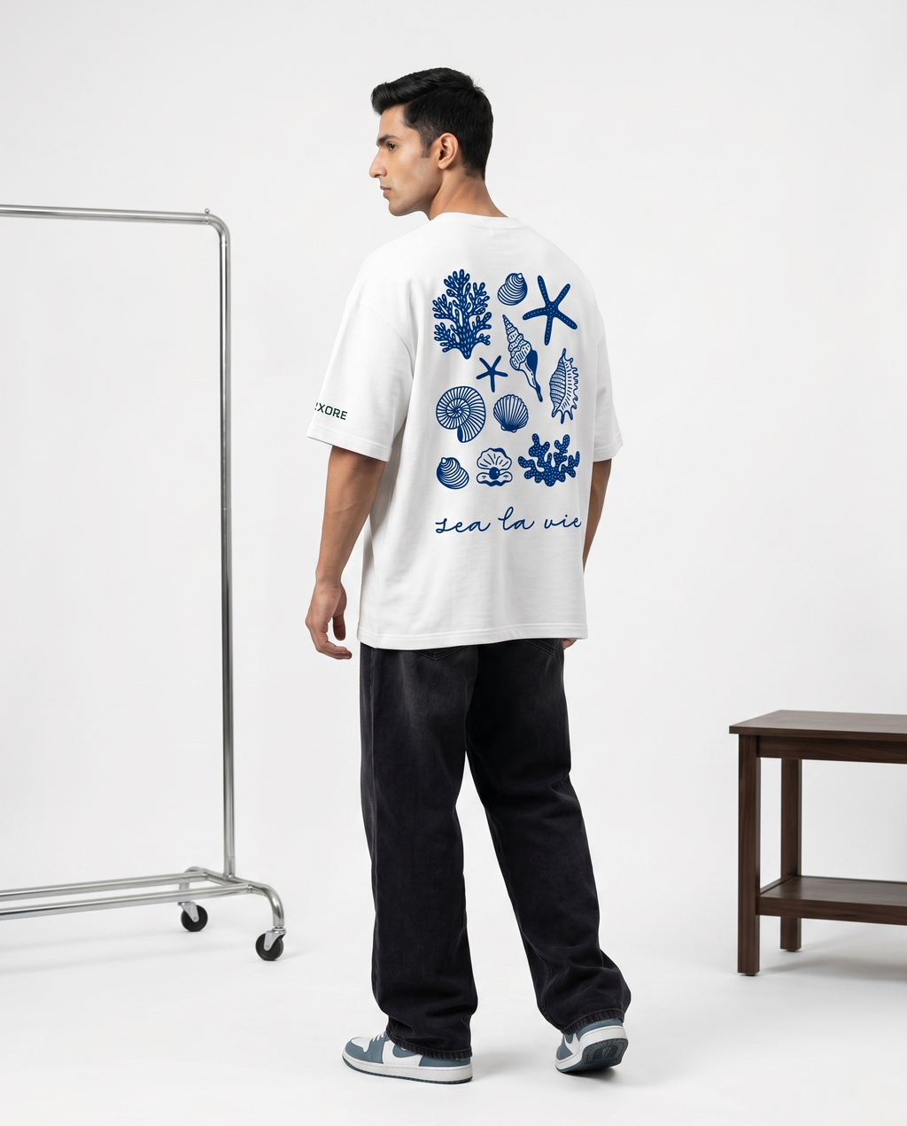 LUXORÉ  SEA LE VIE GRAPHIC PRINTED TEE