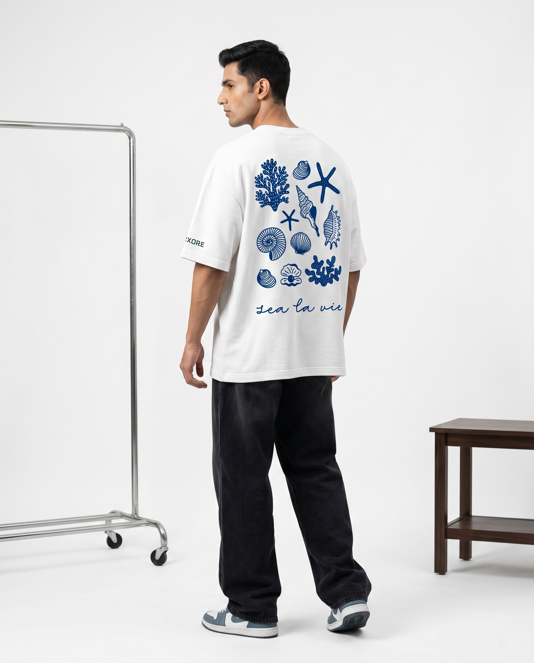 LUXORÉ  SEA LE VIE GRAPHIC PRINTED TEE