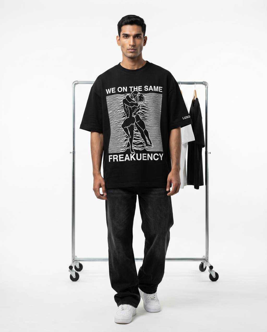 LUXORÉ SAME FREAKUENCY GRAPHIC PRINTED TEE