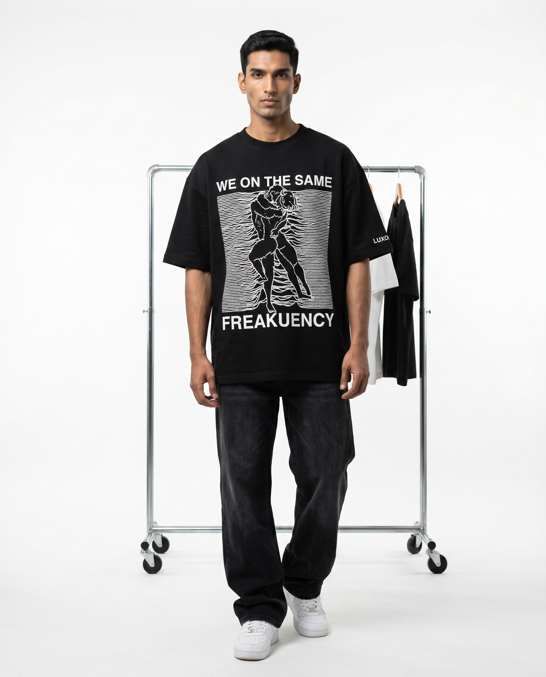 LUXORÉ SAME FREAKUENCY GRAPHIC PRINTED TEE