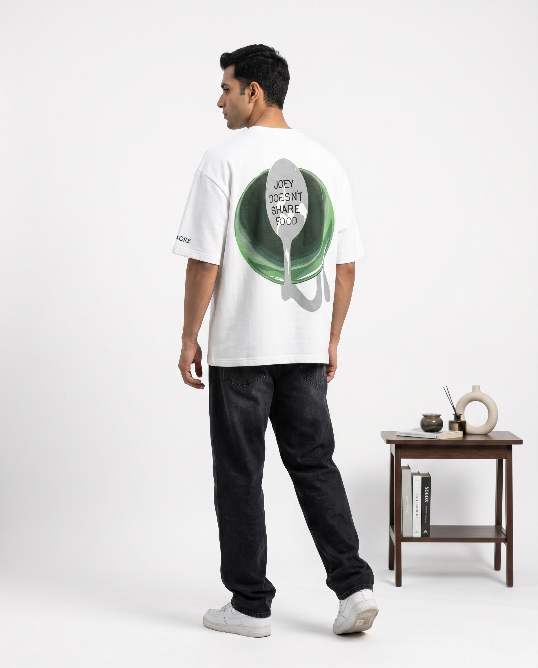 LUXORÉ JOE DOSEN'T SHARE FOOD GRAPHIC PRINTED TEE