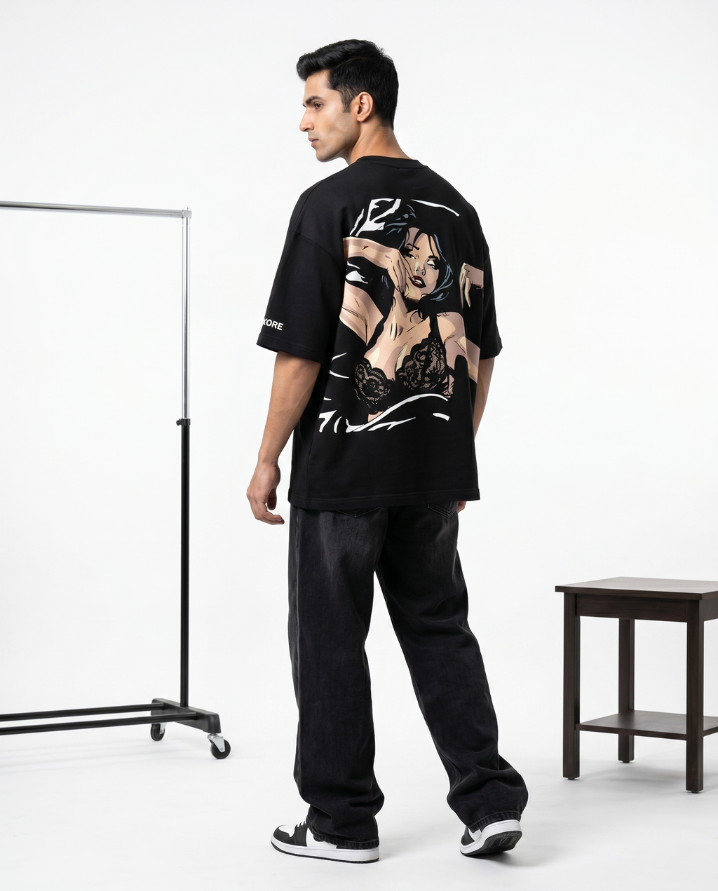 LUXORÉ CUDDLS GRAPHIC PRINTED TEE
