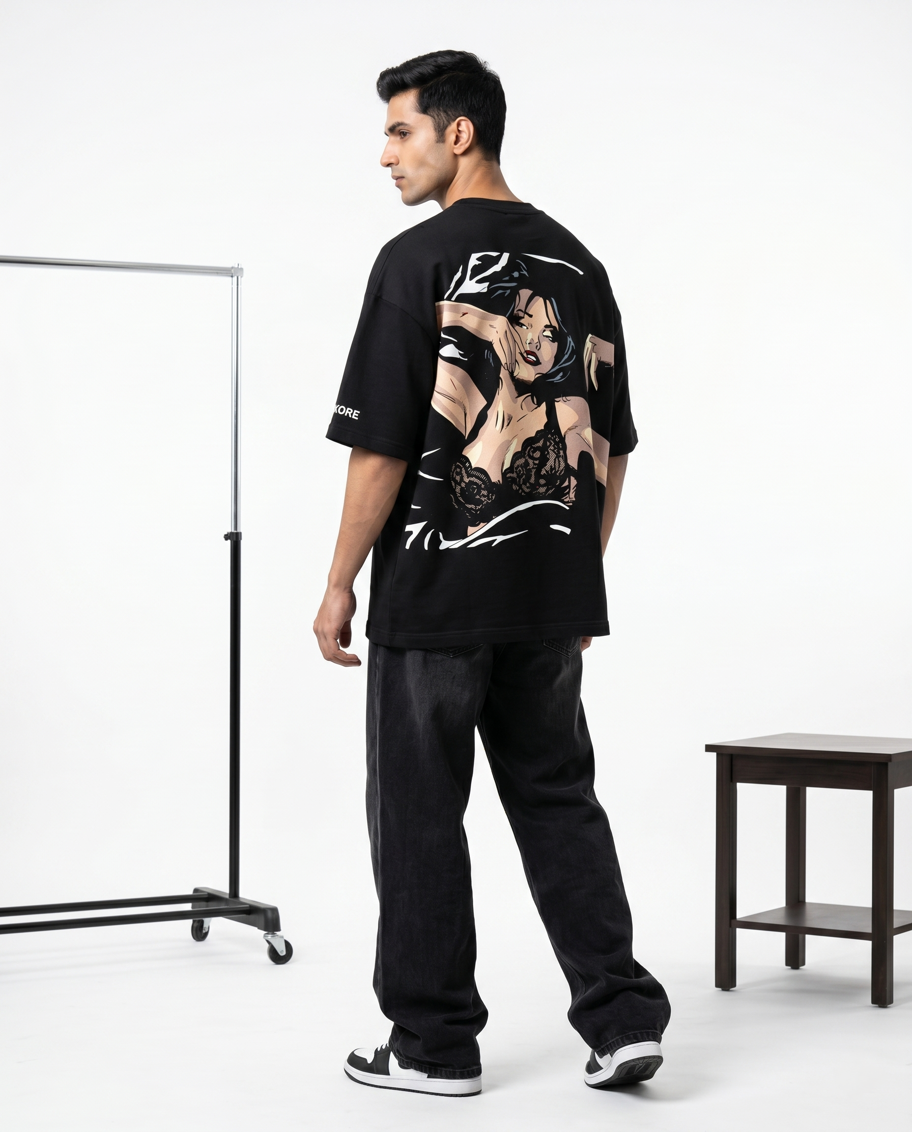 LUXORÉ CUDDLS GRAPHIC PRINTED TEE