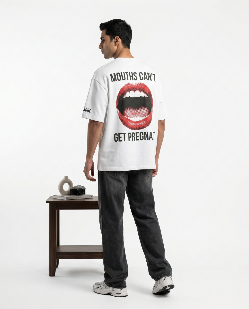 LUXORÉMOUTH CAN'T GET PRAGNENT GRAPHIC PRINTED TEE