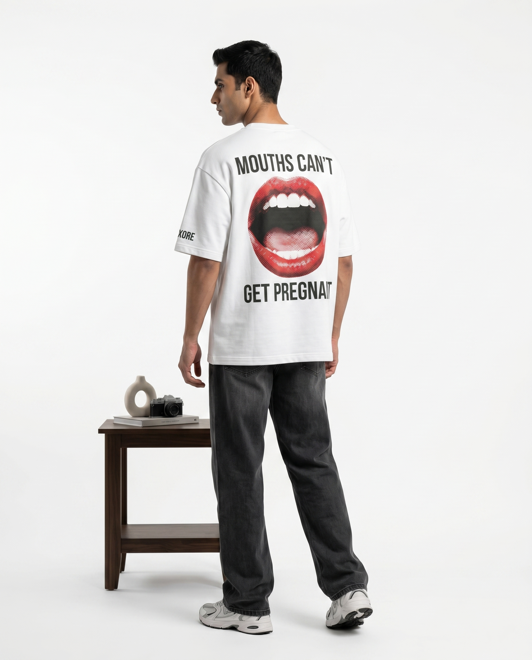 LUXORÉMOUTH CAN'T GET PRAGNENT GRAPHIC PRINTED TEE