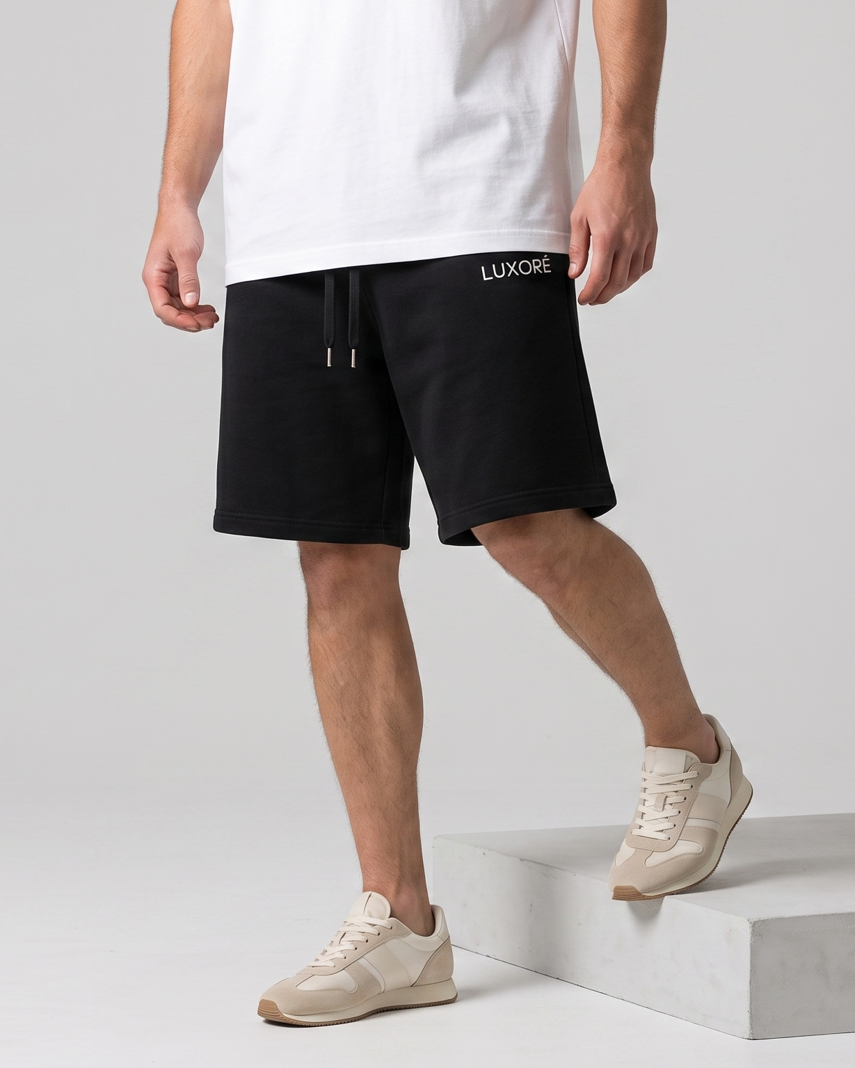 STRAIGHT FIT SHORTS IN BLACK