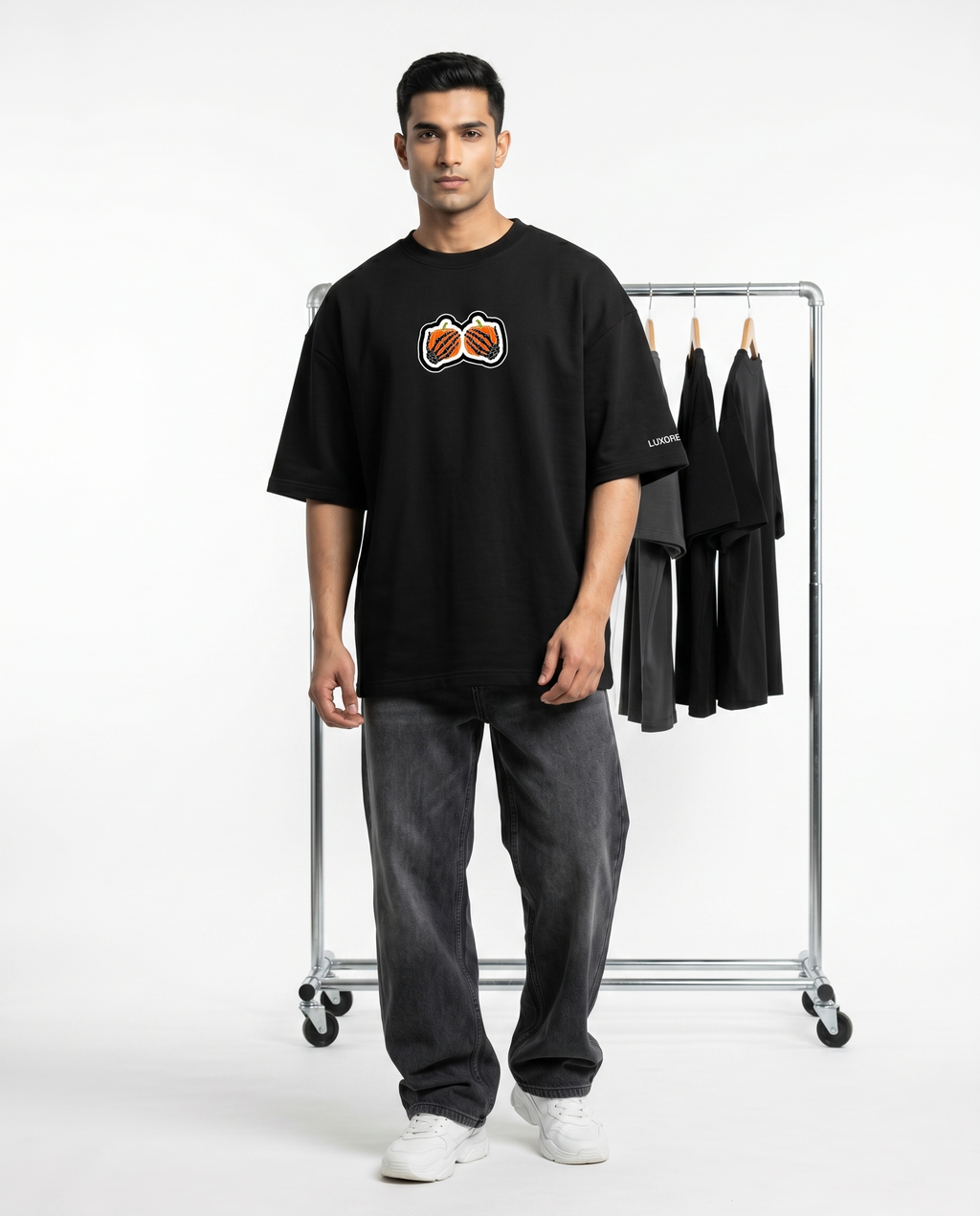 LUXORÉ LOVE HERTS GRAPHIC PRINTED TEE