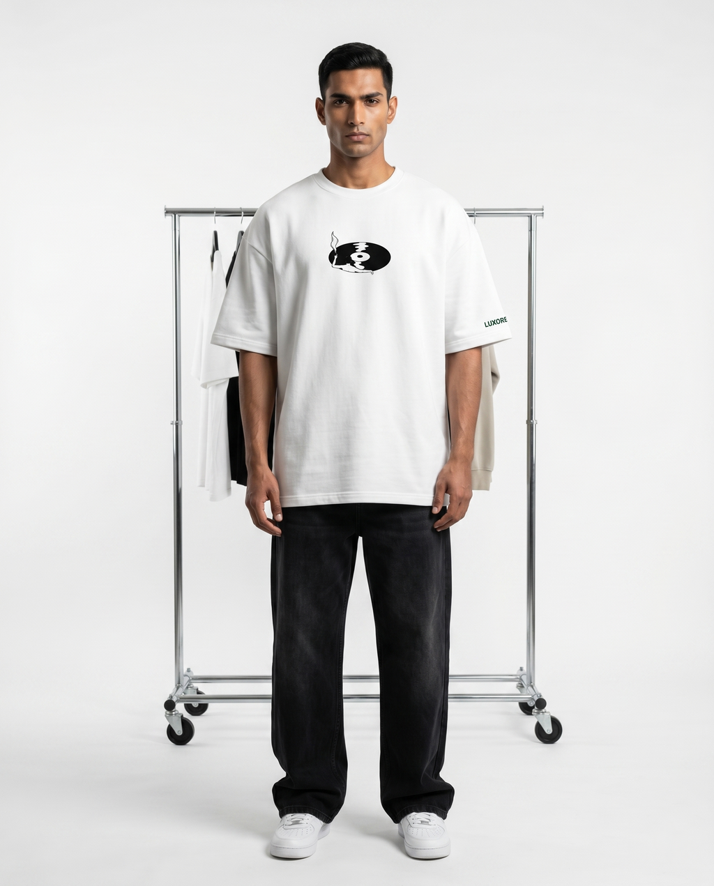 LUXORÉ THE WORLD FULL OF STAMPS GRAPHIC PRINTED TEE
