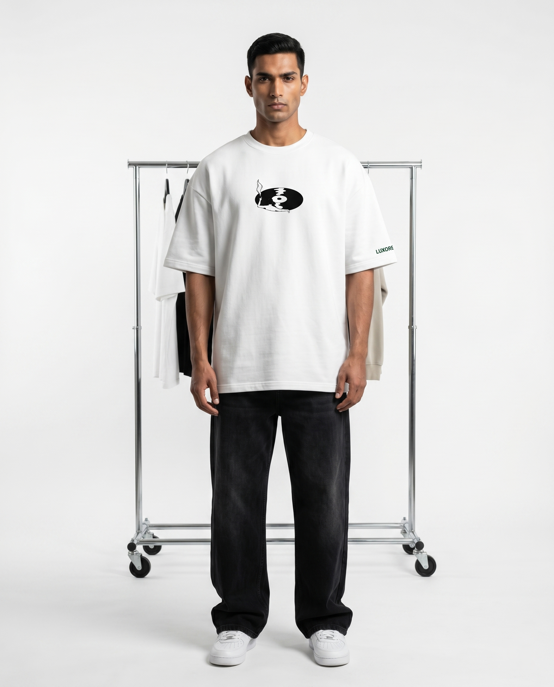 LUXORÉ THE WORLD FULL OF STAMPS GRAPHIC PRINTED TEE