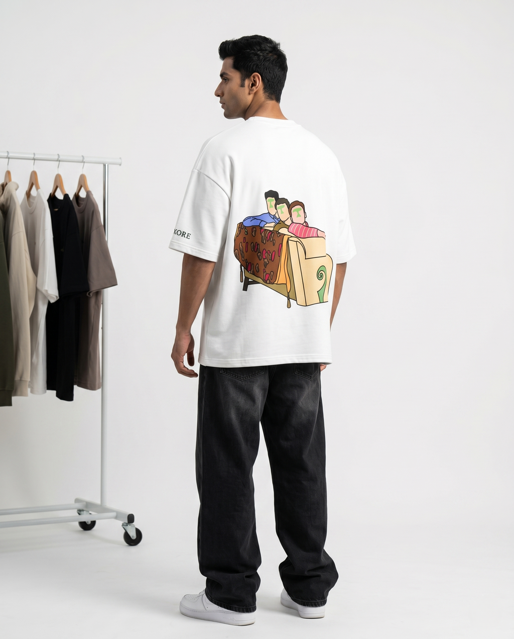 LUXORÉ THREE FRIENDS GRAPHIC PRINTED TEE