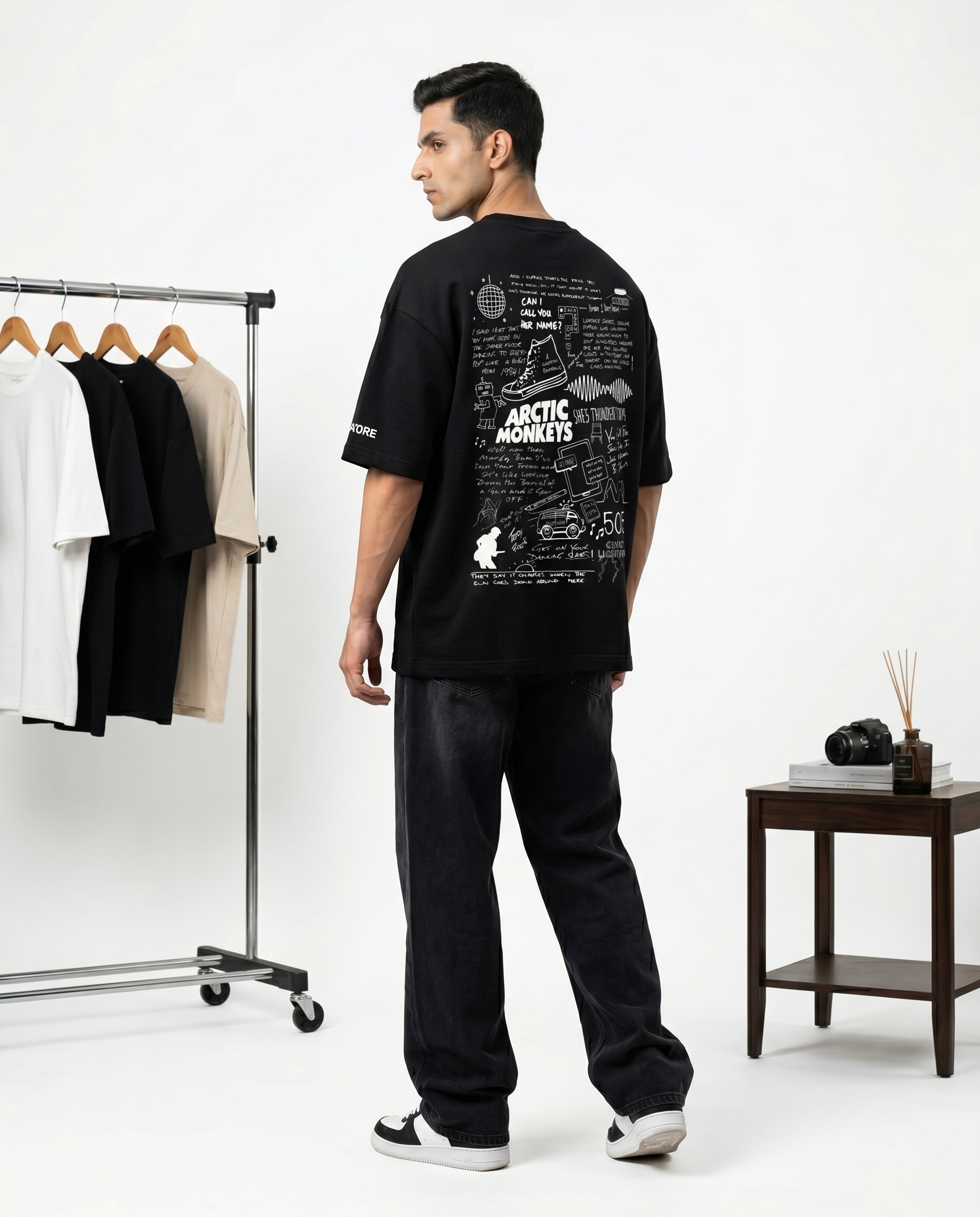 LUXORÉ ARCTIC MONKEY BILL GRAPHIC PRINTED TEE