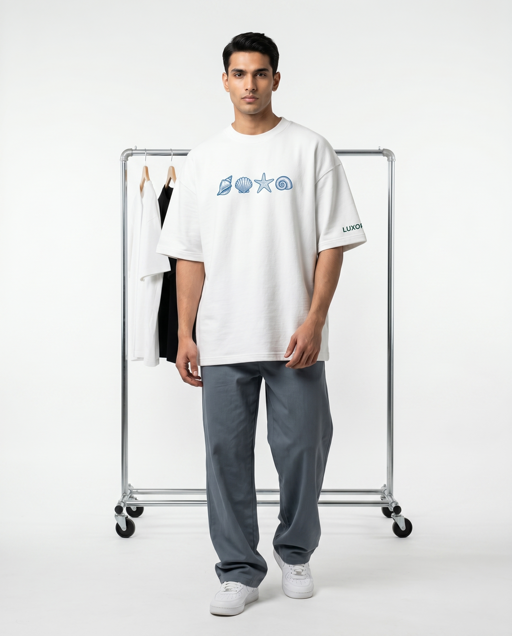 LUXORÉ PROTECTOR TURTLE GRAPHIC PRINTED TEE