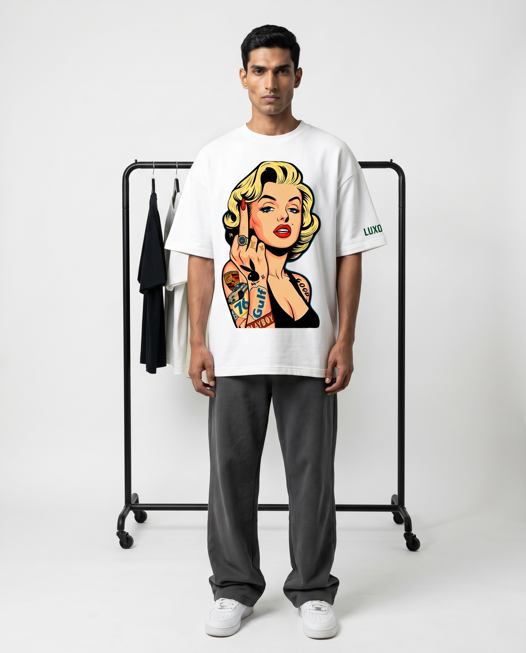 LUXORÉ PLAYBOY'S FINGER GRAPHIC PRINTED TEE