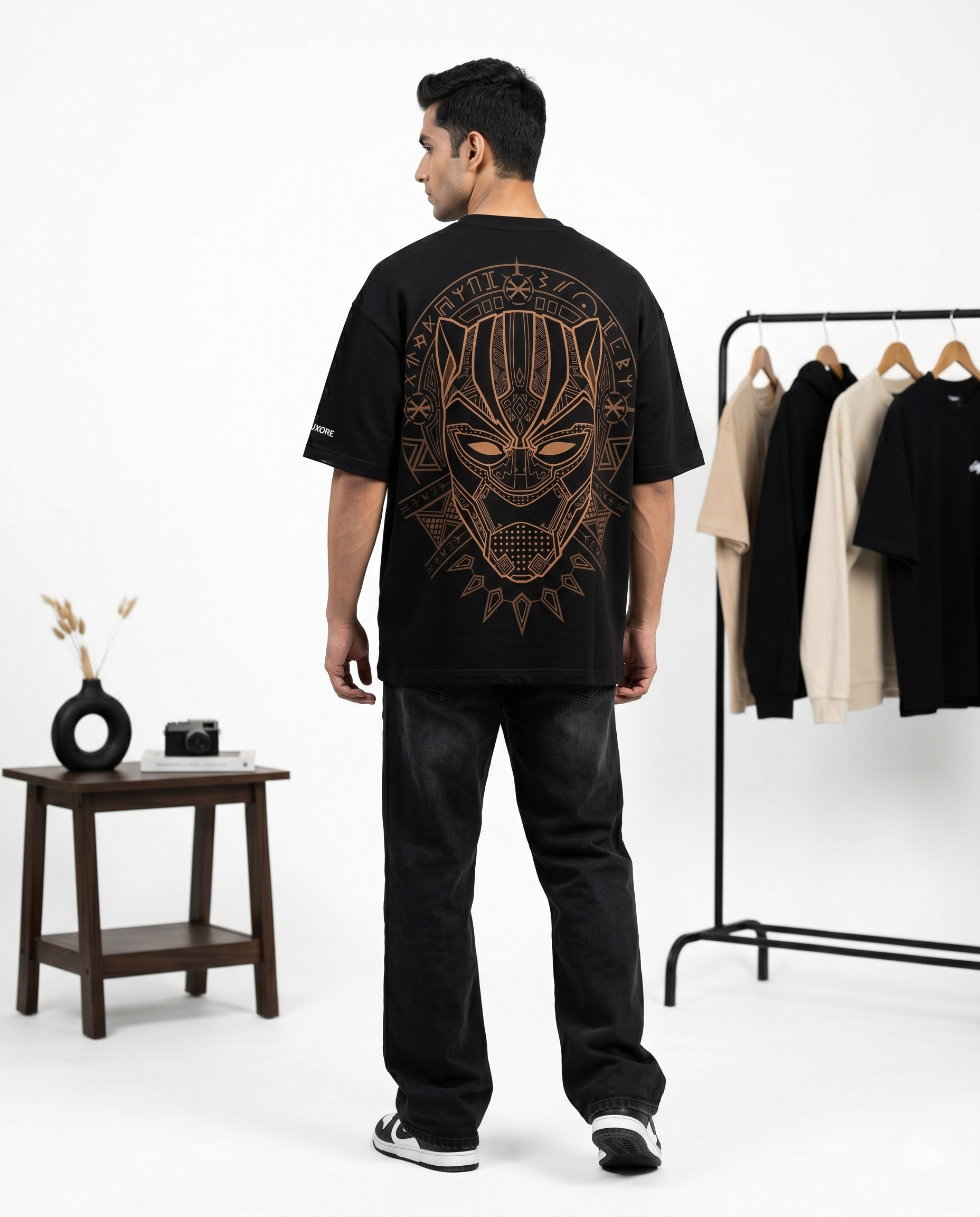 LUXORÉ  M’Baku PRINTED GRAPHIC TEE